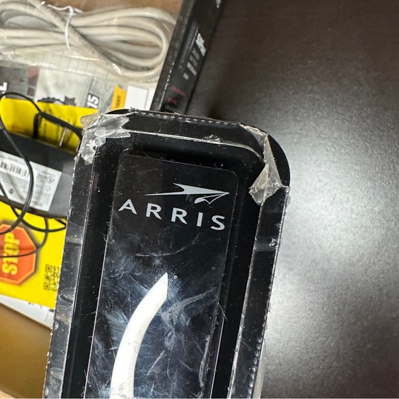 Arris SURFboard Cable Modem & Wifi Router Model SBG6580 N300 Motorola - Picture 8 of 13